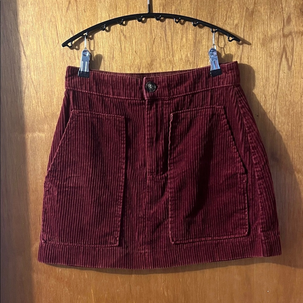 Woman’s H&M Burgundy Corduroy Mini Skirt with Front Pockets 6